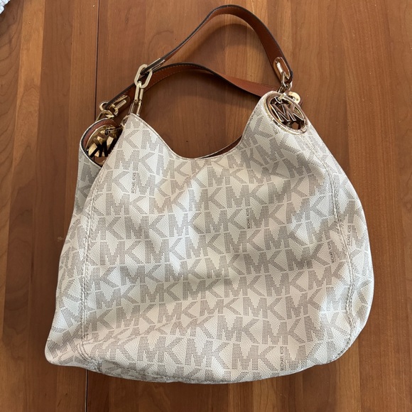 Fulton Large Logo Shoulder Bag in Vanilla - Picture 2 of 13